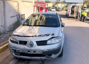 Otomobille Çarpışan Motosikletin Sürücüsü Yaralandı