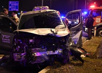 Otomobille Panelvanın Çarpıştı: 1 Ölü 5 Yaralı