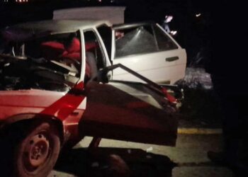 Otomobille Traktör Çarpıştı: 1 Ölü 1 Yaralı