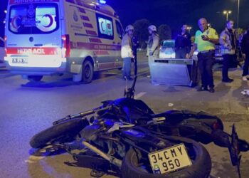 Pendik’te Otomobil ve Motosiklet Çarpıştı