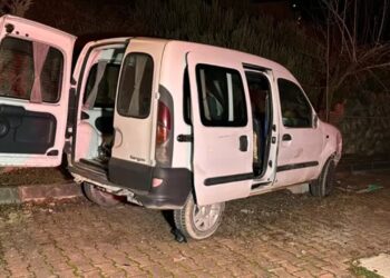 Polisin ‘Dur’ İhtarına Uymayan Araçtaki Zanlılar Yakalandı