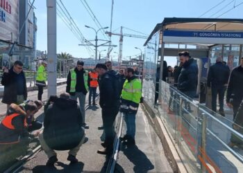 Raydan Çıkan Tramvay Nedeniyle Seferlerde Aksama Yaşanıyor