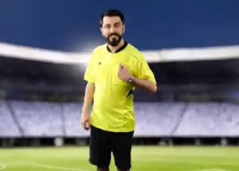 Röportaj Adam kırdı geçirdi: Hakem reklamı