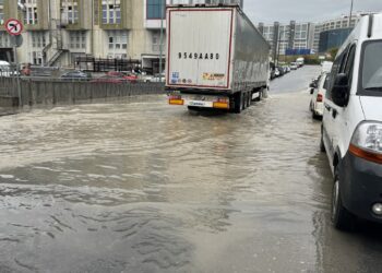 Sağanak Sonrası Esenyurt’ta Su Taşkınları Yaşandı