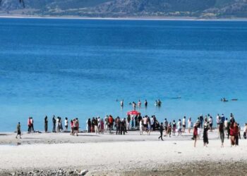 Salda Gölü’nde 13 Yaşındaki Çocuk Hayatını Kaybetti