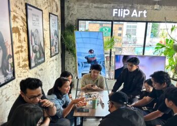 Samsung Galaxy Z Flip5 Flip Cafe’de Sergileniyor