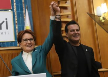 Şarkıcı Hakan Peker Siyasete Girdi! İYİ Parti’nin Adayı Olarak Açıklandı