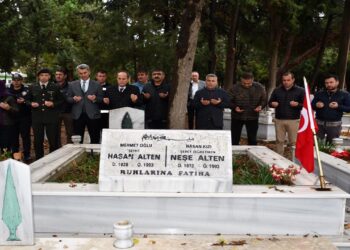 Şehit Öğretmen Neşe Alten Ve Babası Mezarları Başında Anıldı