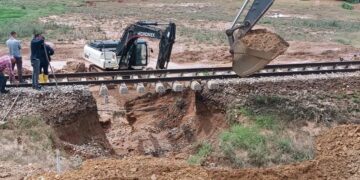 Sel Suları Doğu Ekspresi Ray Hattını Çökertti