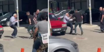 Sevgilisine Çarpan Yaşlı Adamı Bıçakladı