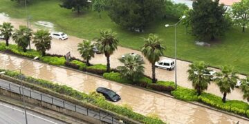 Şiddetli Yağış ve Sel Samsun’da Okulları Tatil Ettirdi 
