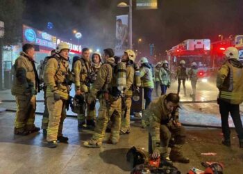 Şişli’de İş Merkezinde Çıkan Yangın Söndürüldü