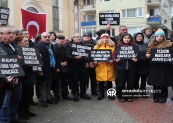 Sarıyer’deki Bazı STK’lerden Santa Maria Kilisesi’ne Taziye Ziyareti