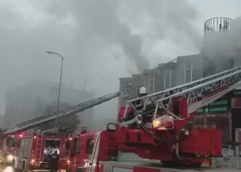 Sultanbeyli’de İş Yeri Deposunda Yangın