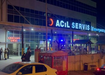 Taksi Şoförü 3 Kişiyi Döner Bıçağıyla Yaraladı