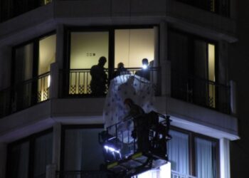 Taksim’deki Otelin Balkonunda İntihar Etti!