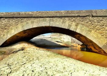 Tarihi Çağlayan Köprüsü 27 Yıl Sonra Barajın Suyu Çekilince Gün Yüzüne Çıktı
