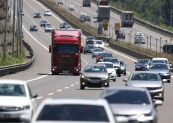 Tatil Dönüşleri Başlayınca TEM’de Araçlar Kuyruk Oldu!