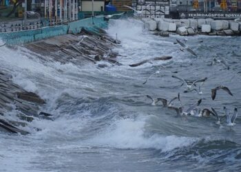 Tekirdağ’da Lodos Deniz Ulaşımını Aksatıyor