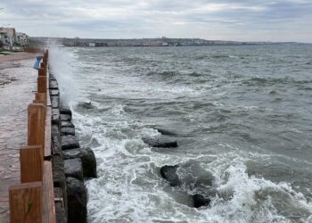 Tekirdağ’da Poyraz Deniz Ulaşımını Engelliyor