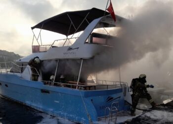 Teknede Çıkan Yangın Söndürüldü