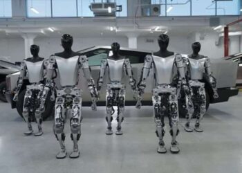 Tesla Mağazalarında Robotlar Çalışacak