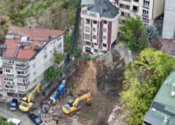 Toprak Kayması Nedeniyle 2 Bina Boşaltıldı