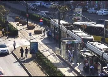Tramvay Ve İETT Otobüsü Çarpıştı