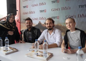 TRT Dizilerinin Oyuncuları TEKNOFEST İzmir’de Hayranlarıyla Buluştu