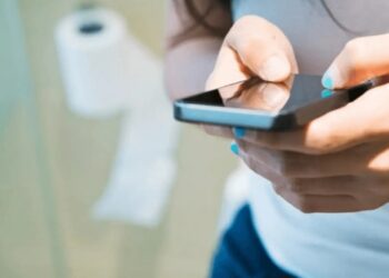 Tuvalete Telefona Girenler Dikkat! Uzmanlar Uyarıyor