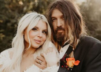 Ünlü Müzisyen Evlendi! Sevgilisi Kendisinden 28 Yaş Küçük