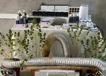 Evde Kurdukları Düzenekle Uyuşturucu İmal Eden 2 Zanlı Tutuklandı