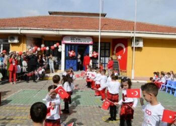 Uzunköprü’de Öğrenciler Cumhuriyet’in 100. Yaşını Kutladı