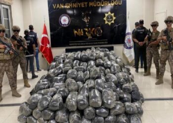 Van’da 3 tona yakın toz esrar ele geçirildi