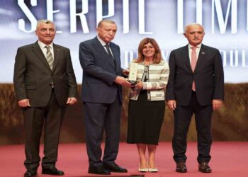 Vodafone CEO’su Serpil Timuray, Dünya Türk İş Konseyi’nden İş Dünyası Ödülü’nü Kazandı