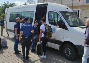 Yabancı Uyruklu 28 Kişi Kaçak Yollarla Türkiye’ye Girmeye Çalışırken Yakalandı