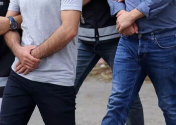 Yabancı Uyruklu Kişileri Dolandıran 8 Kişi Tutuklandı