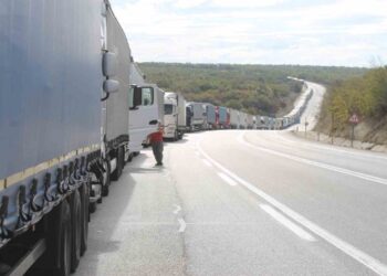 Yağışlı Hava Bulgaristan Sınırında Tır Kuyruğunun Uzamasına Sebep Oldu