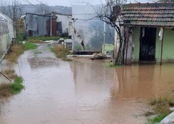 Yalova’da Dere Taştı: Sokakları Su Bastı