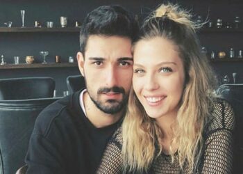 Yasemin Şefkatli İdo Tatlıses’e Ayak Masajı Yaptı