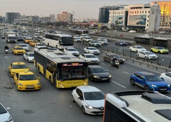 Yeni Yılın İlk Mesai Gününde İstanbul’da Yoğun Trafik