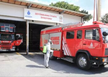 Zeytinburnu’nda 5 Katlı Binada Yangın Çıktı