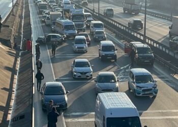 Zincirleme Trafik Kazası: 3 kişi Yaralandı