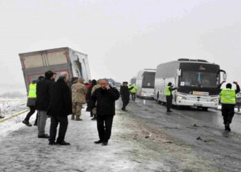 Zincirleme Trafik Kazasında Hayatını Kaybedenlerin Cenazeleri Toprağa Verildi