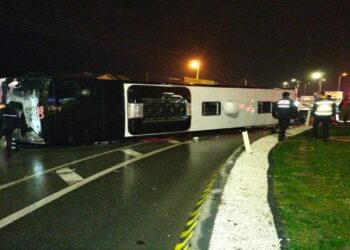 Balıkesir’de Yolcu Otobüsü Devrildi Çok Sayıda Kişi Yaralandı