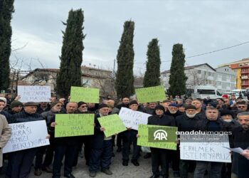 Ataşehir’de İmar Sorunlarının Çözülmesini İsteyen Mahalle Sakinleri Eylem Yaptı