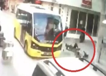 Minibüsle Bisiklet Çarpıştı: 1 Kişi Yaşamını Yitirdi