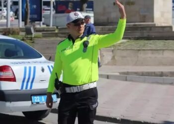 Yatarak Motosiklet Kullanan Sürücüye Para Cezası Verildi