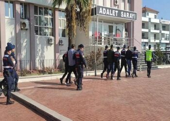 Balıkesir’de 16 Düzensiz Göçmen İle 1 İnsan Kaçakçısı Yakalandı