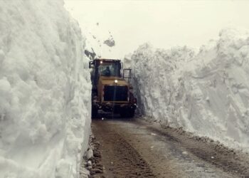Kar Nedeniyle Kapanan Yollar Açılıyor
